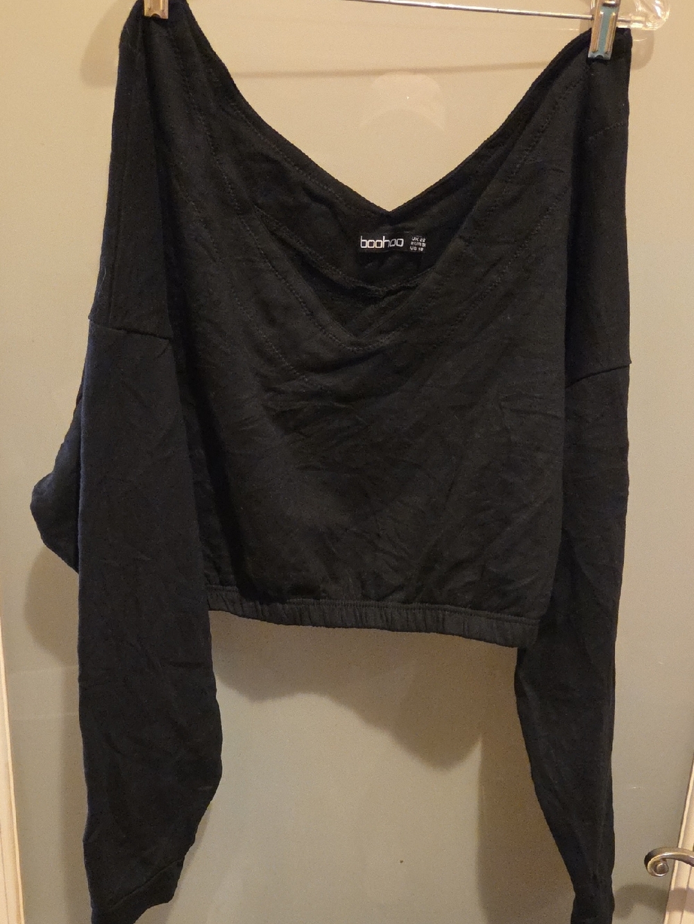 Boohoo Black Off-Shoulder Cropped Sweat Top